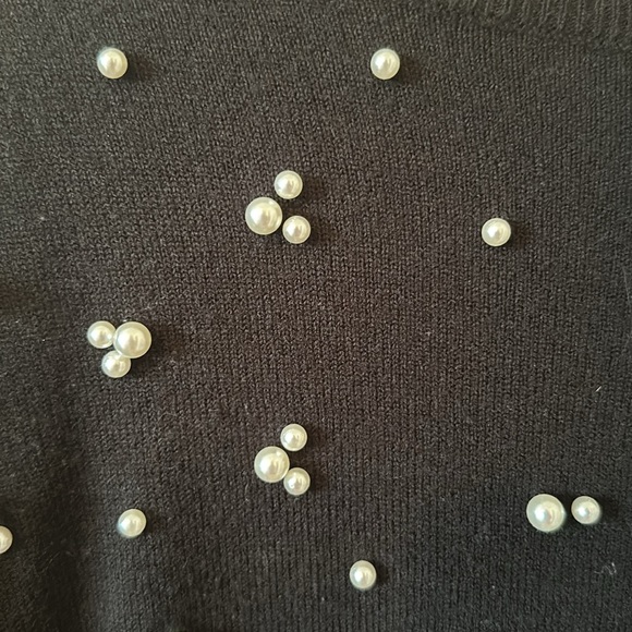 XL black sweater with pearl detail - Picture 2 of 3